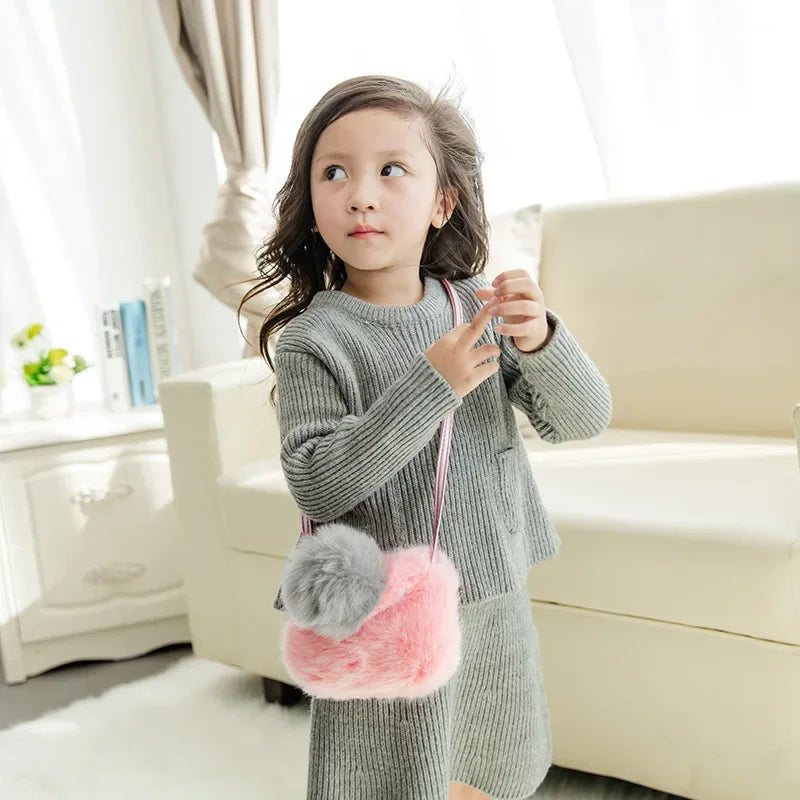 Acogedor y lindo: bolso tipo cubo peludo para niñas pequeñas