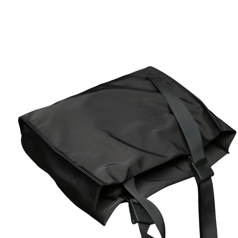 सभी के लिए विशाल स्टाइल: यूनिसेक्स ब्लैक टोट बैग