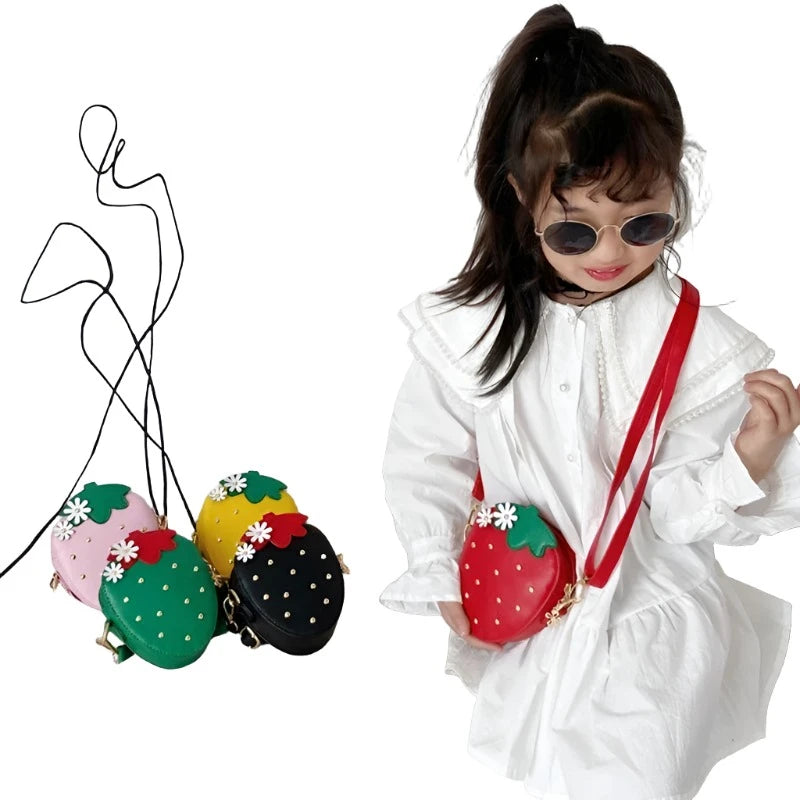 Bolso bombonera Sweet Strawberry para niñas pequeñas